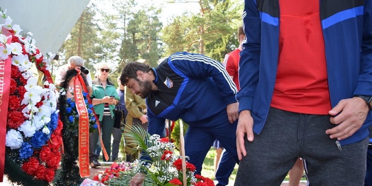  Спортсмены ГАУ МО ЦСП №2 приняли участие в народном шествии «Бессмертный полк» в Монино и возложили цветы к «Скорбящей матери»